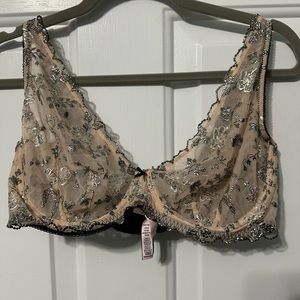 Victoria’s Secret Very Sexy collection unlined bra. 36DD Champagne. Never worn.